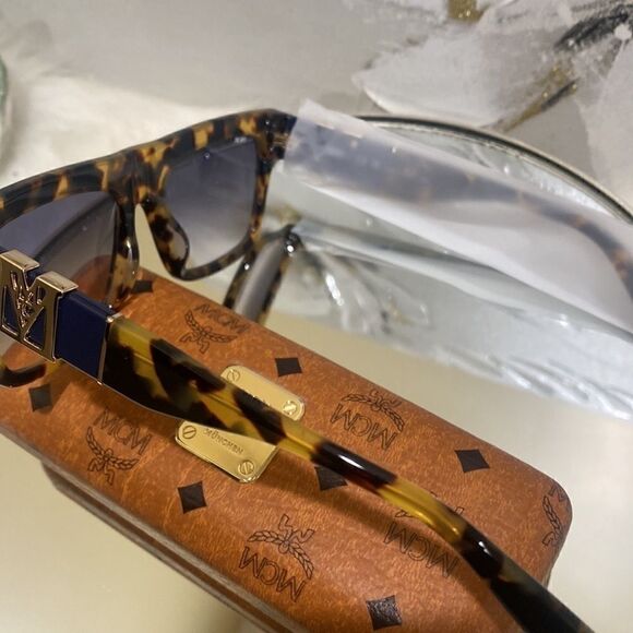 # Mcm Woman's Sunglasses 54mm - Picture 8 of 13
